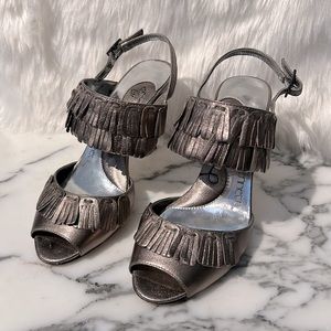 Jessica Bennett heeled sandals metallic leather fringe dark silver pewter Sz 7